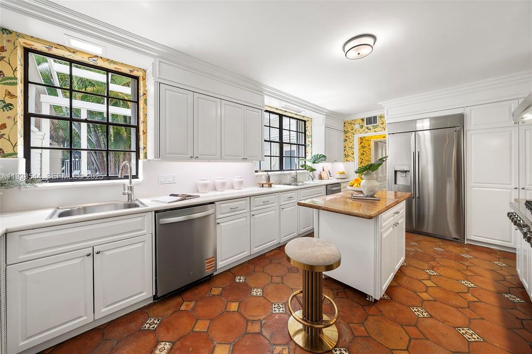 На продажу: $8,900,000 (6 спален, 5 ванн, 6132 Квадратных фут)