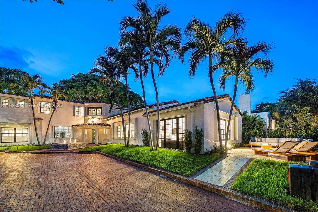 На продажу: $8,900,000 (6 спален, 5 ванн, 6132 Квадратных фут)