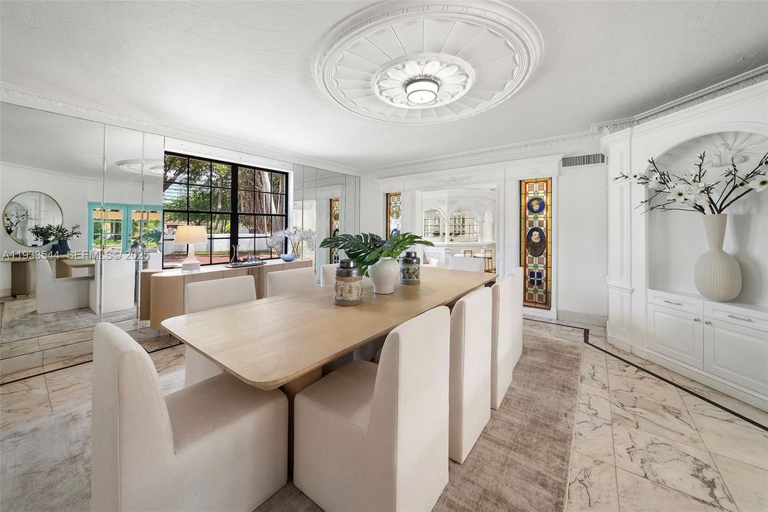 На продажу: $8,900,000 (6 спален, 5 ванн, 6132 Квадратных фут)