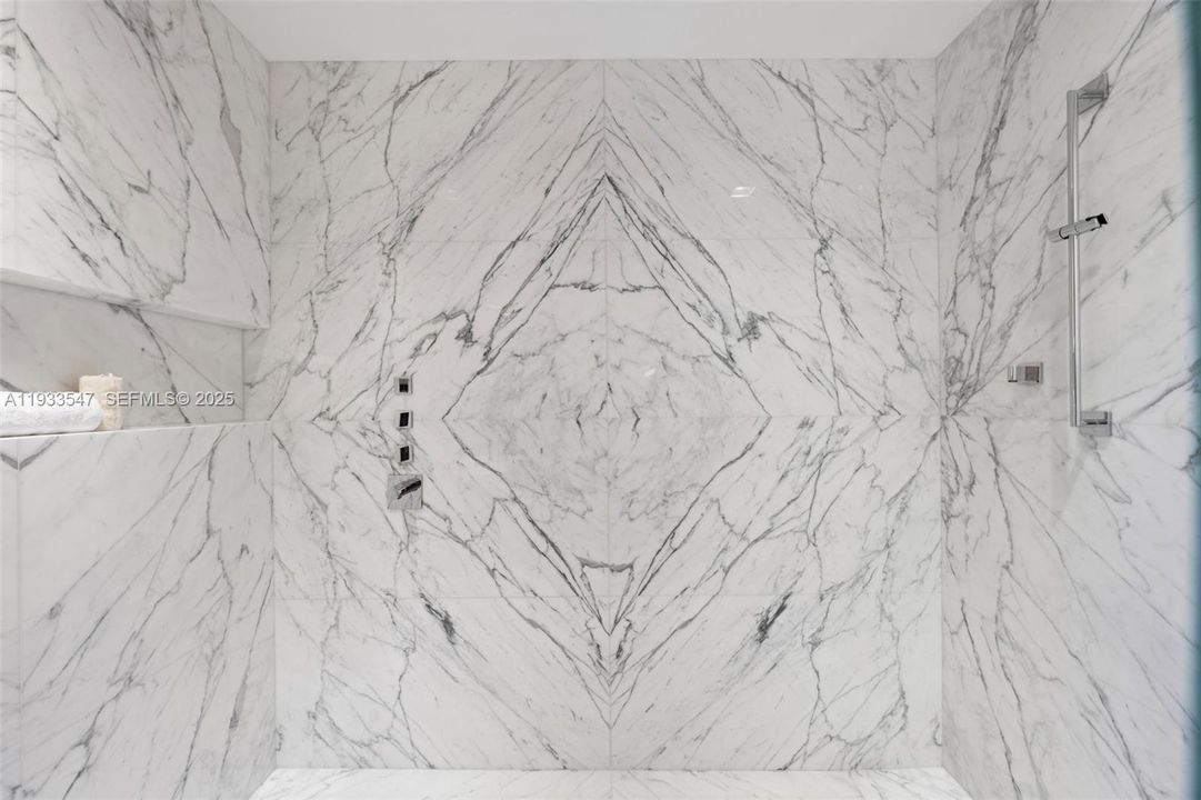 待售: $36,250,000 (6 贝兹, 6 浴室, 7302 平方英尺)