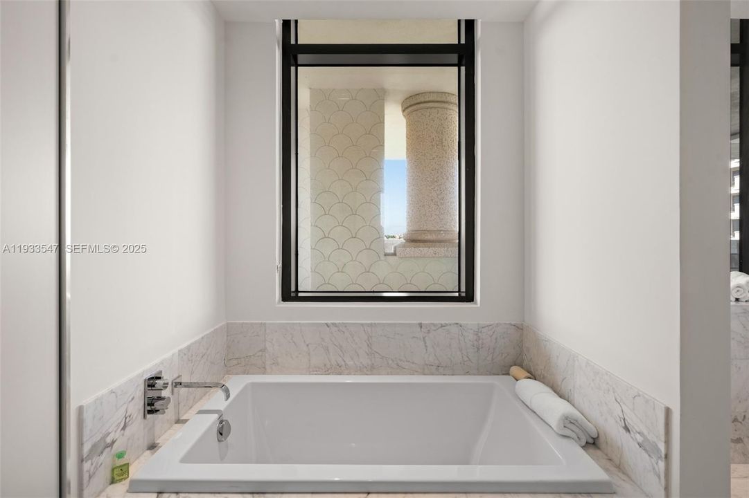 待售: $36,250,000 (6 贝兹, 6 浴室, 7302 平方英尺)