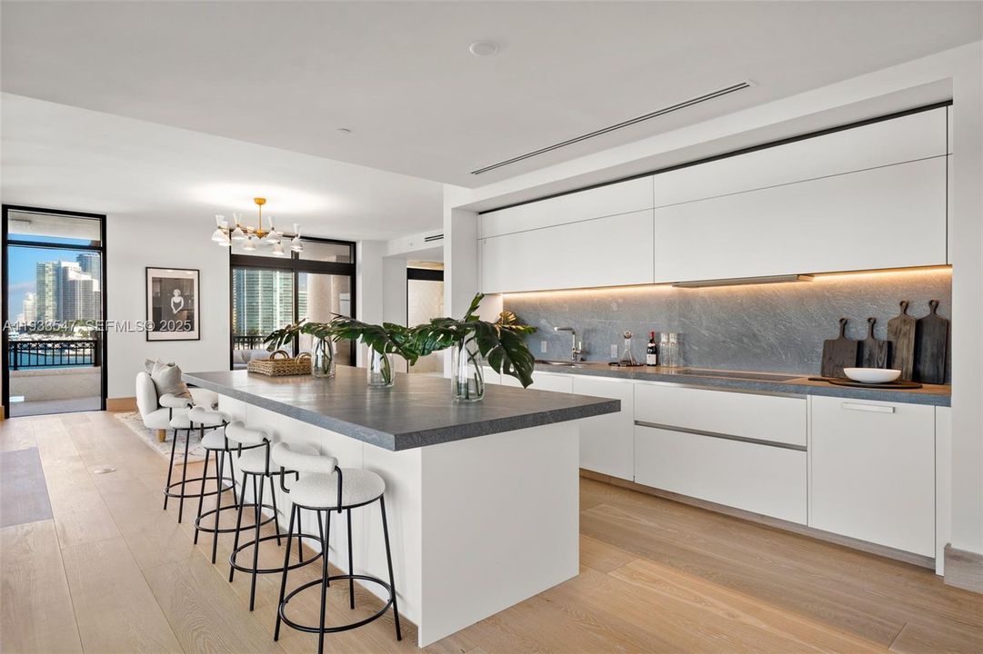 待售: $36,250,000 (6 贝兹, 6 浴室, 7302 平方英尺)