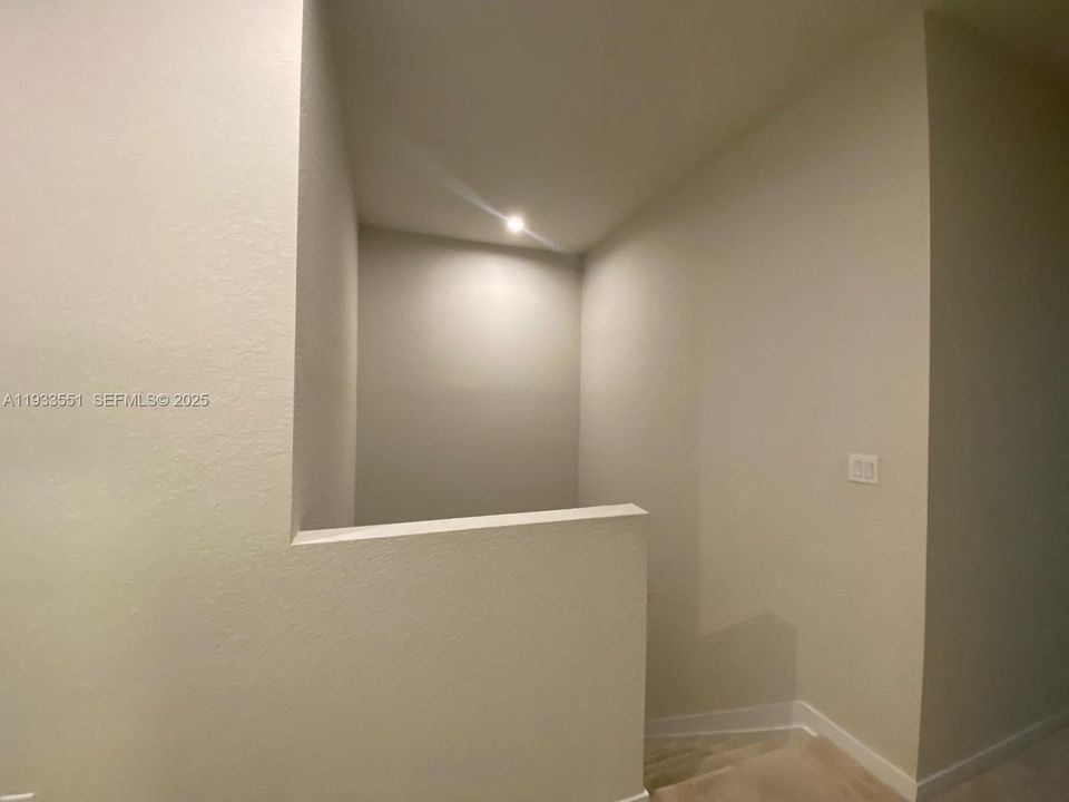 出租: $3,800 (4 贝兹, 2 浴室, 1980 平方英尺)