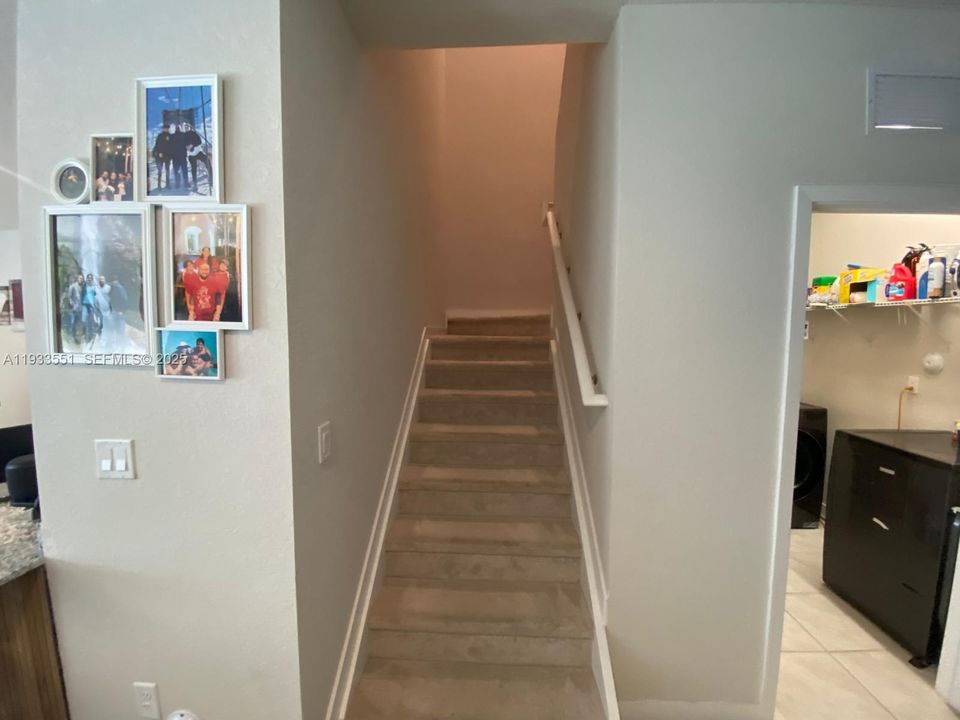 出租: $3,800 (4 贝兹, 2 浴室, 1980 平方英尺)