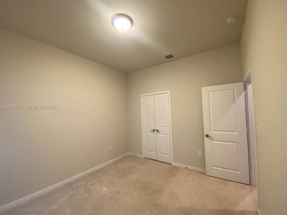 出租: $3,800 (4 贝兹, 2 浴室, 1980 平方英尺)