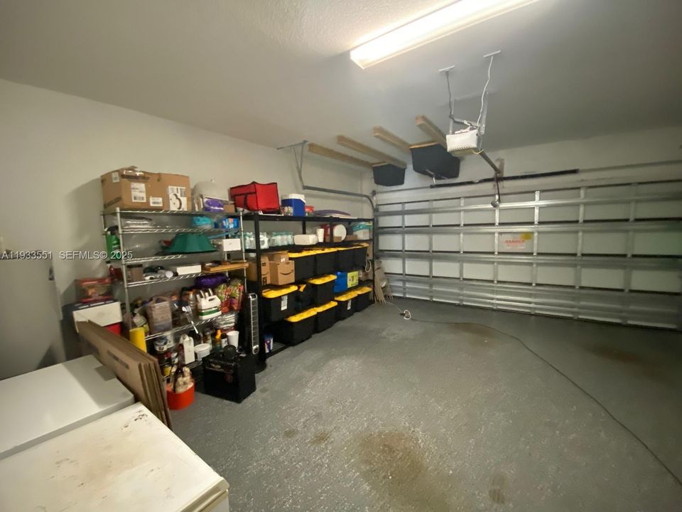 出租: $3,800 (4 贝兹, 2 浴室, 1980 平方英尺)