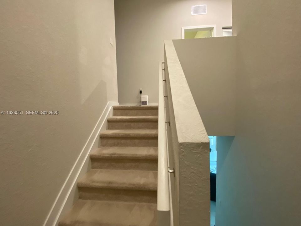 出租: $3,800 (4 贝兹, 2 浴室, 1980 平方英尺)