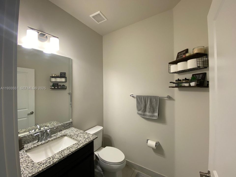 出租: $3,800 (4 贝兹, 2 浴室, 1980 平方英尺)