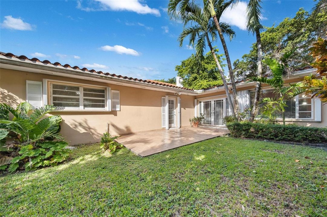 En Venta: $1,250,000 (3 camas, 2 baños, 1683 Pies cuadrados)