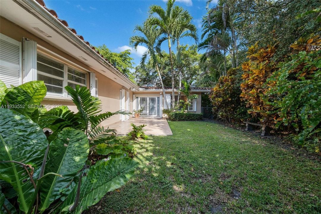 En Venta: $1,250,000 (3 camas, 2 baños, 1683 Pies cuadrados)