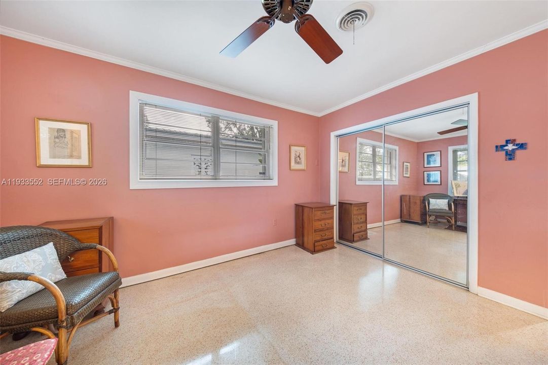 En Venta: $1,250,000 (3 camas, 2 baños, 1683 Pies cuadrados)