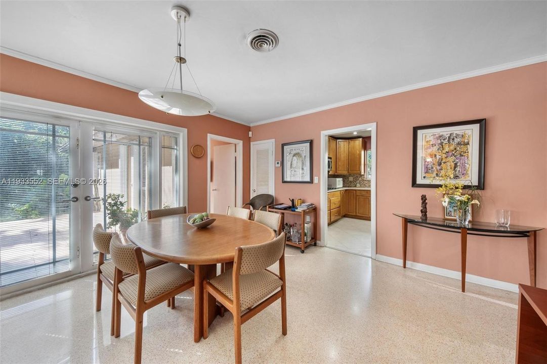 En Venta: $1,250,000 (3 camas, 2 baños, 1683 Pies cuadrados)