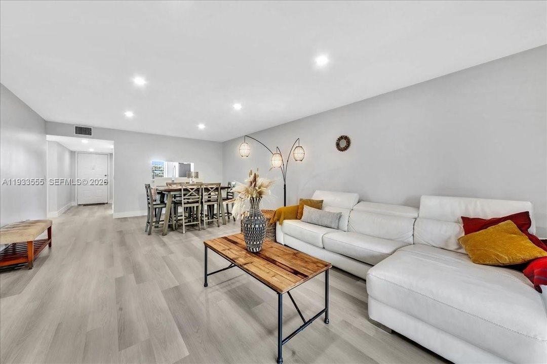 В аренду: $2,150 (2 спален, 2 ванн, 1192 Квадратных фут)