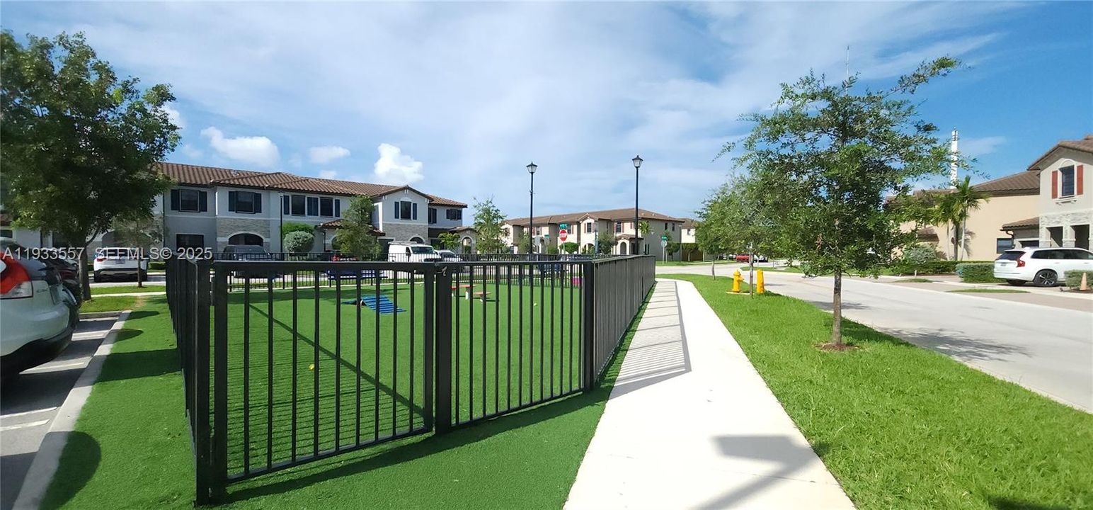 For Rent: $2,650 (3 beds, 2 baths, 1441 Square Feet)