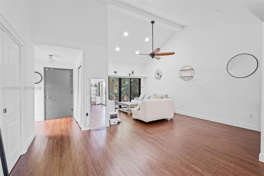 En Venta: $585,000 (3 camas, 2 baños, 1668 Pies cuadrados)