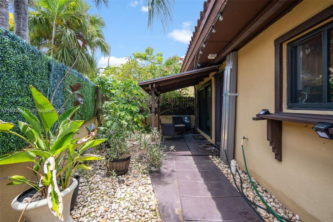 En Venta: $585,000 (3 camas, 2 baños, 1668 Pies cuadrados)