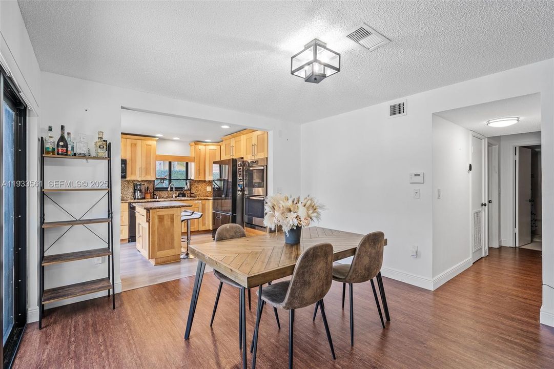 En Venta: $585,000 (3 camas, 2 baños, 1668 Pies cuadrados)