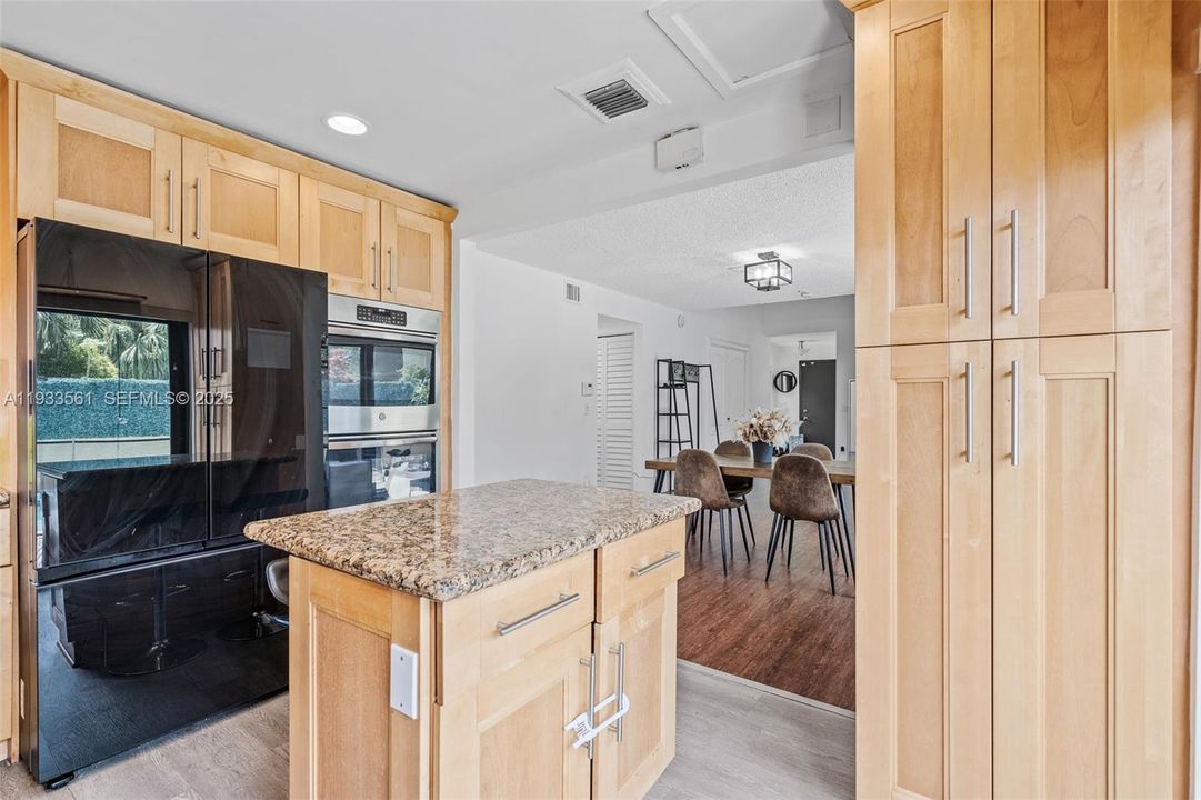 En Venta: $585,000 (3 camas, 2 baños, 1668 Pies cuadrados)