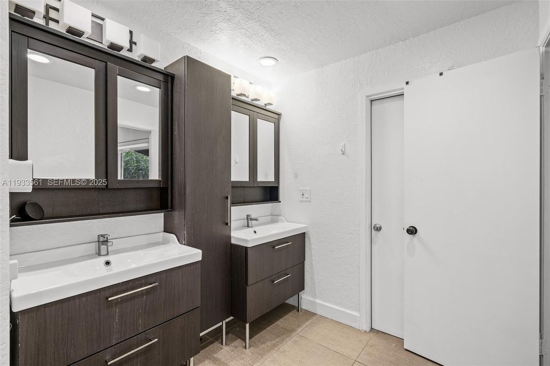 En Venta: $585,000 (3 camas, 2 baños, 1668 Pies cuadrados)