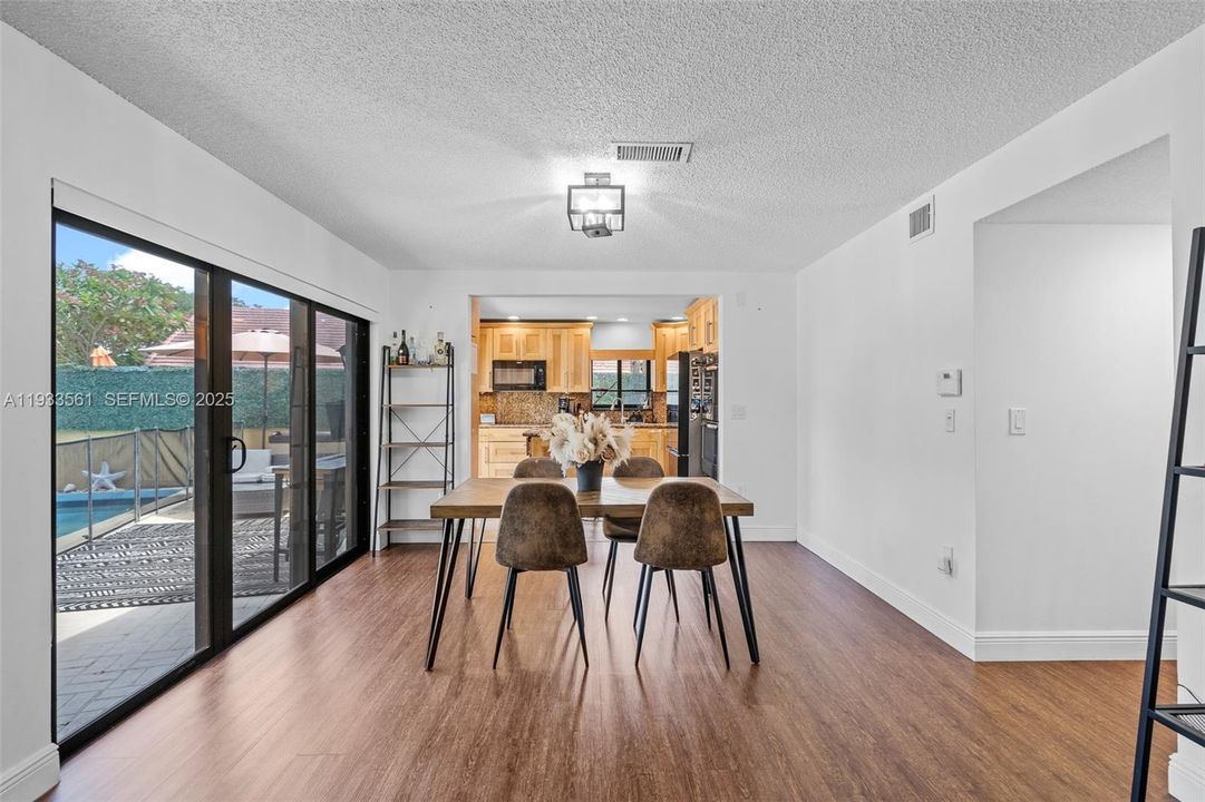 En Venta: $585,000 (3 camas, 2 baños, 1668 Pies cuadrados)