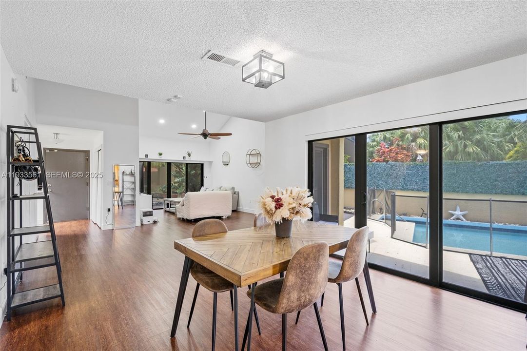 En Venta: $585,000 (3 camas, 2 baños, 1668 Pies cuadrados)