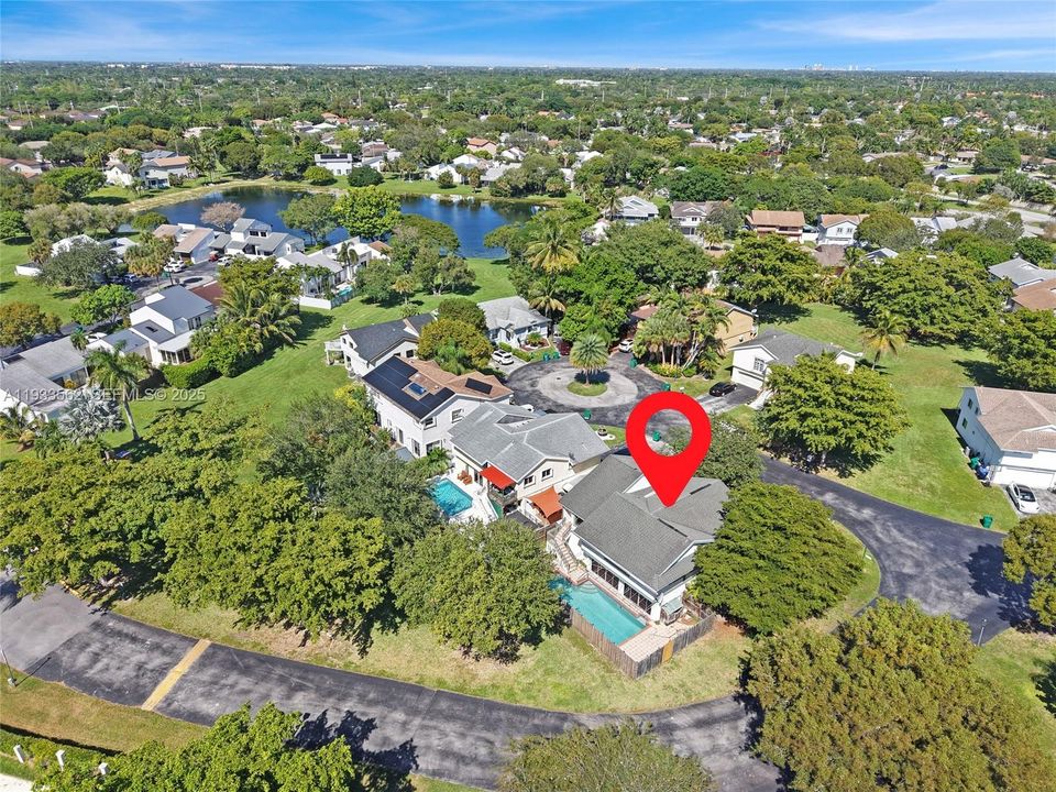 На продажу: $610,000 (3 спален, 2 ванн, 2718 Квадратных фут)