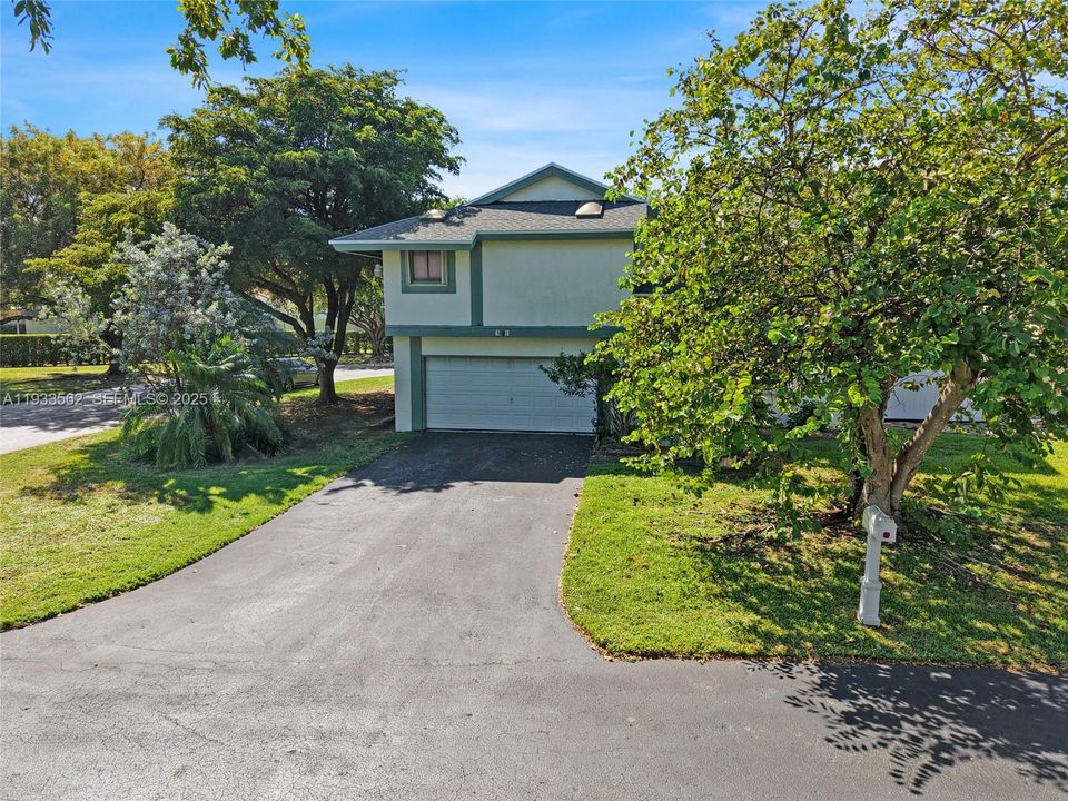 На продажу: $610,000 (3 спален, 2 ванн, 2718 Квадратных фут)