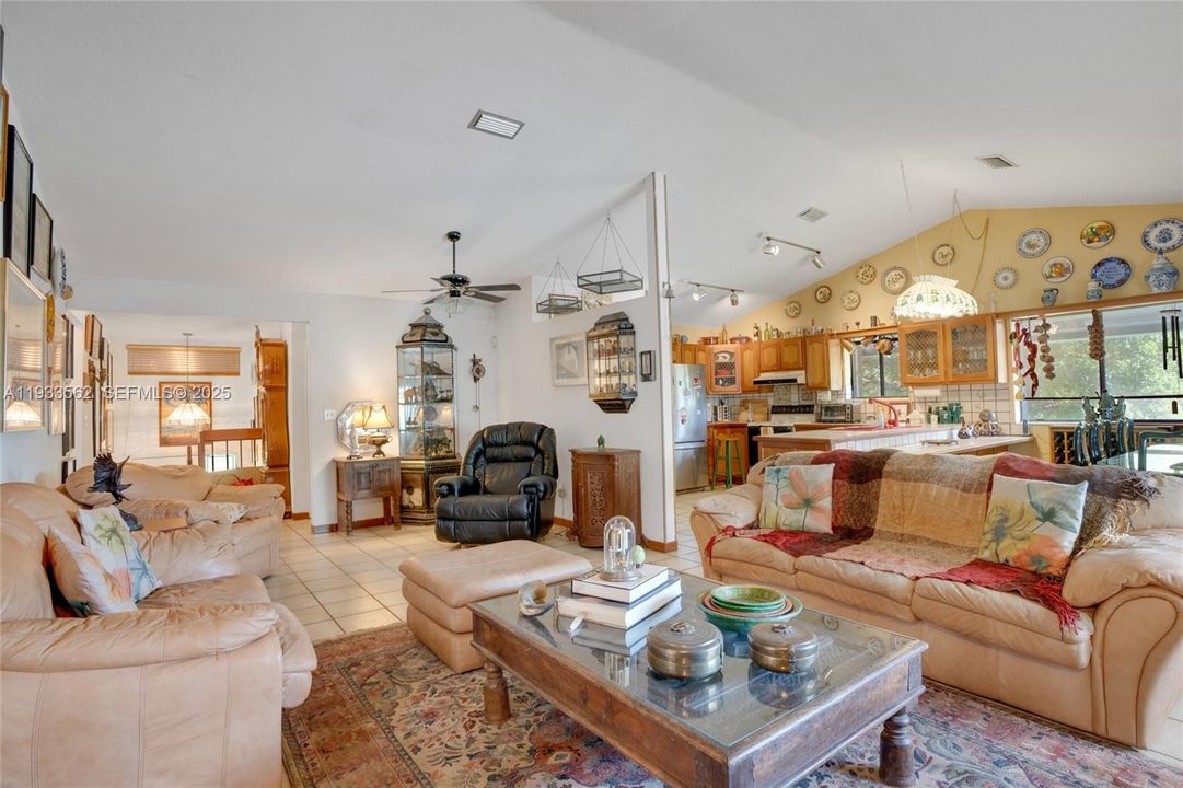 На продажу: $610,000 (3 спален, 2 ванн, 2718 Квадратных фут)