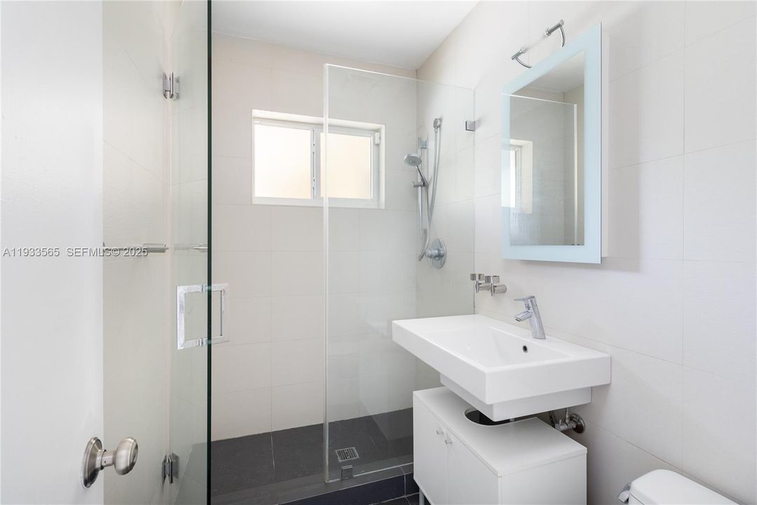 For Rent: $6,500 (4 beds, 2 baths, 1870 Square Feet)