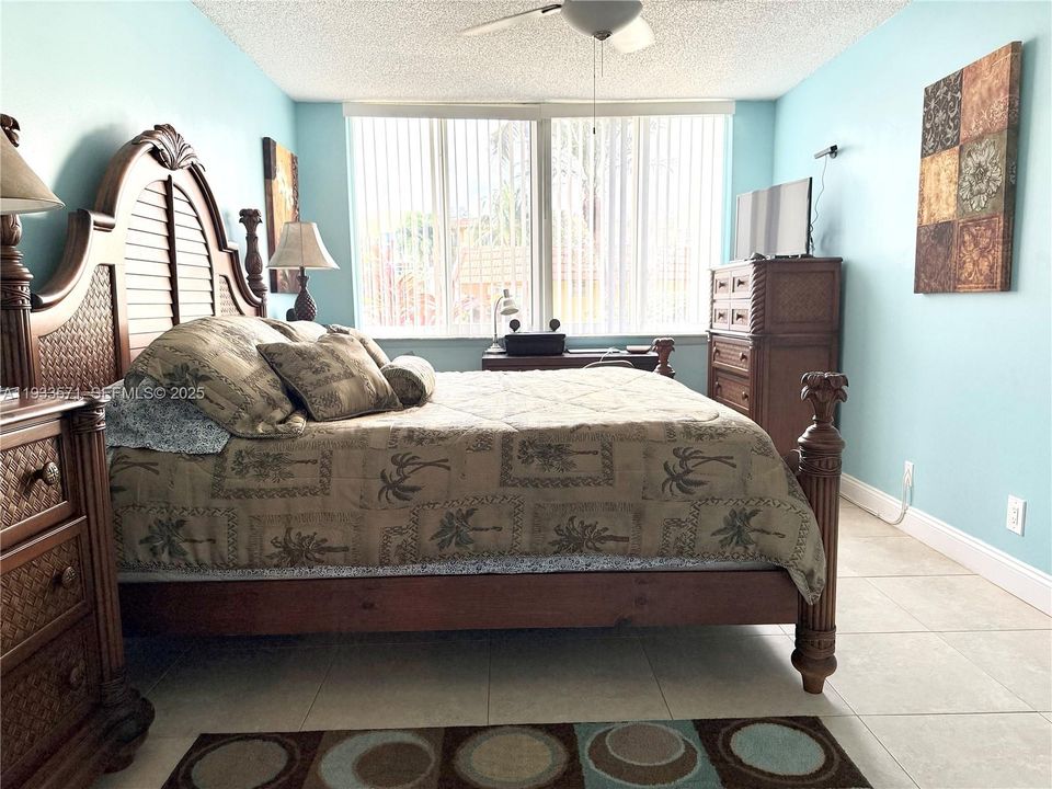 For Sale: $110,000 (1 beds, 1 baths, 720 Square Feet)