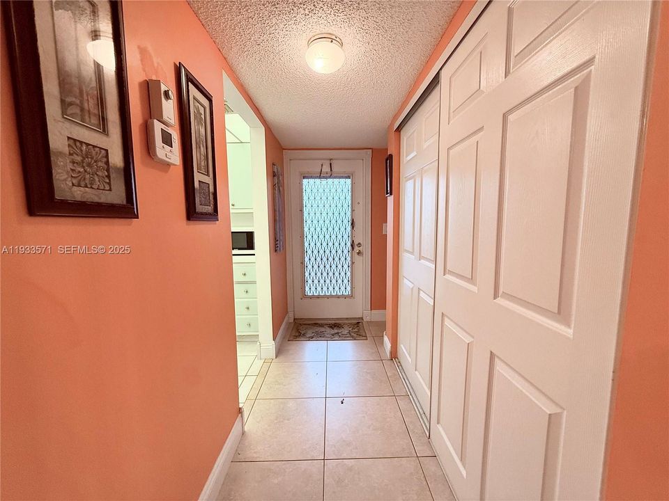 For Sale: $110,000 (1 beds, 1 baths, 720 Square Feet)