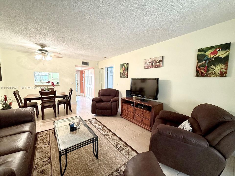 For Sale: $110,000 (1 beds, 1 baths, 720 Square Feet)