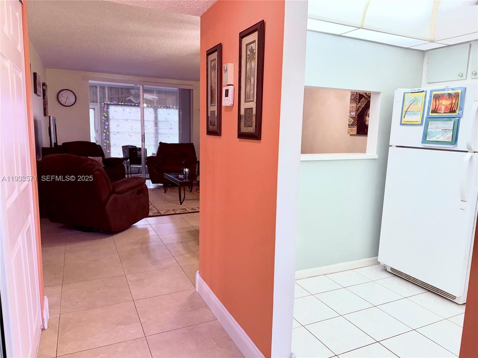 For Sale: $110,000 (1 beds, 1 baths, 720 Square Feet)