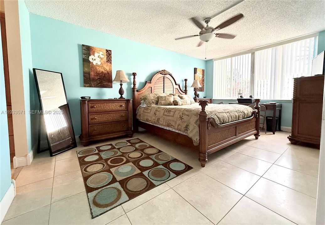 For Sale: $110,000 (1 beds, 1 baths, 720 Square Feet)