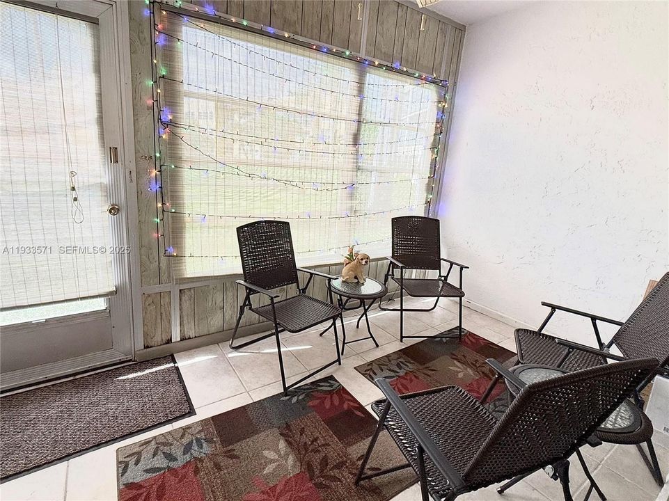 For Sale: $110,000 (1 beds, 1 baths, 720 Square Feet)