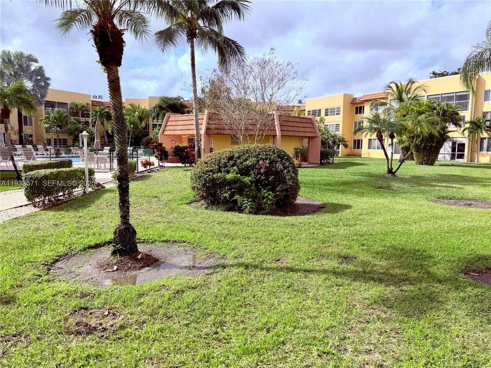 For Sale: $110,000 (1 beds, 1 baths, 720 Square Feet)