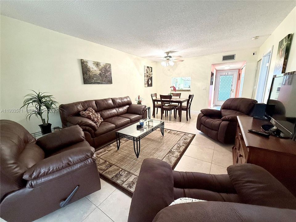 For Sale: $110,000 (1 beds, 1 baths, 720 Square Feet)