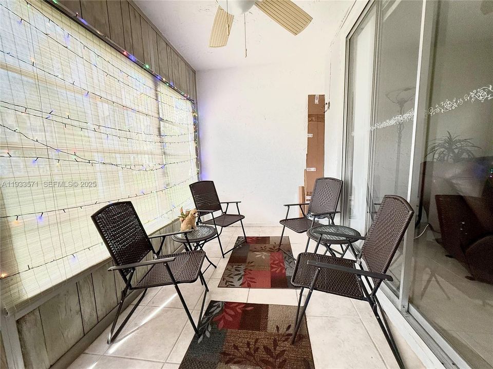 For Sale: $110,000 (1 beds, 1 baths, 720 Square Feet)