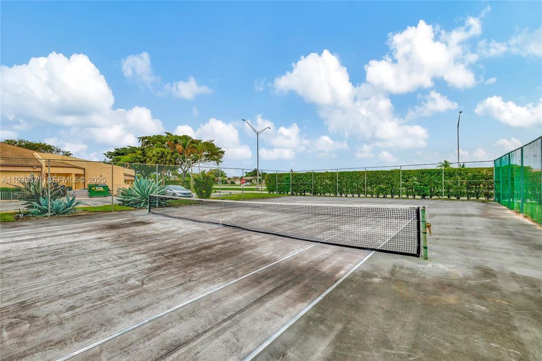 For Sale: $110,000 (1 beds, 1 baths, 720 Square Feet)