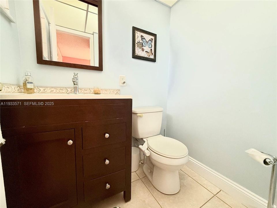 For Sale: $110,000 (1 beds, 1 baths, 720 Square Feet)