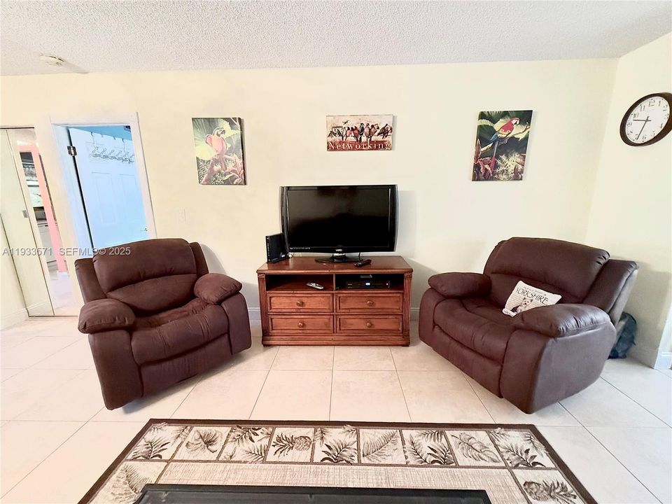 For Sale: $110,000 (1 beds, 1 baths, 720 Square Feet)