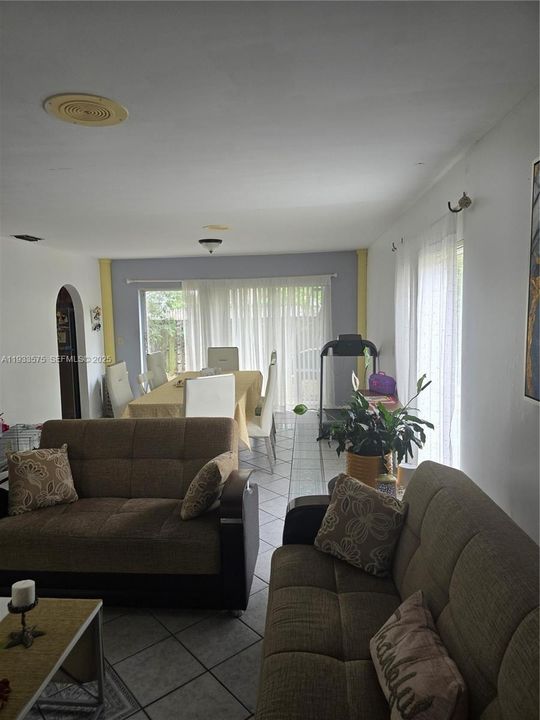 For Sale: $590,000 (4 beds, 2 baths, 1900 Square Feet)