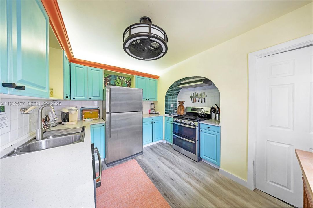 For Rent: $7,500 (3 beds, 3 baths, 1628 Square Feet)