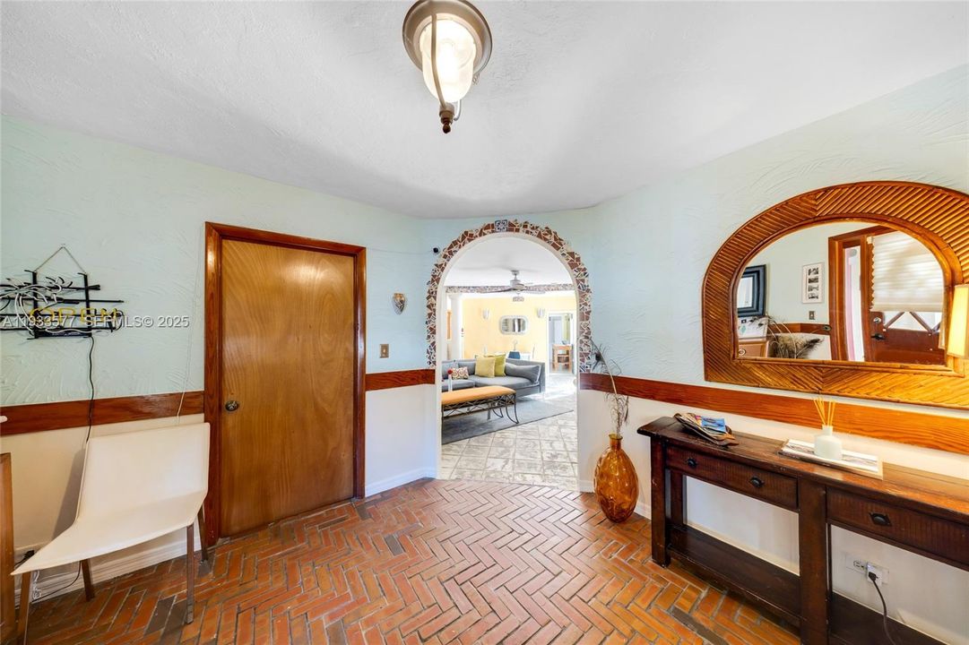 For Rent: $7,500 (3 beds, 3 baths, 1628 Square Feet)