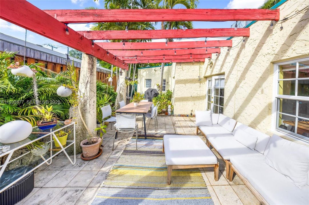 For Rent: $7,500 (3 beds, 3 baths, 1628 Square Feet)