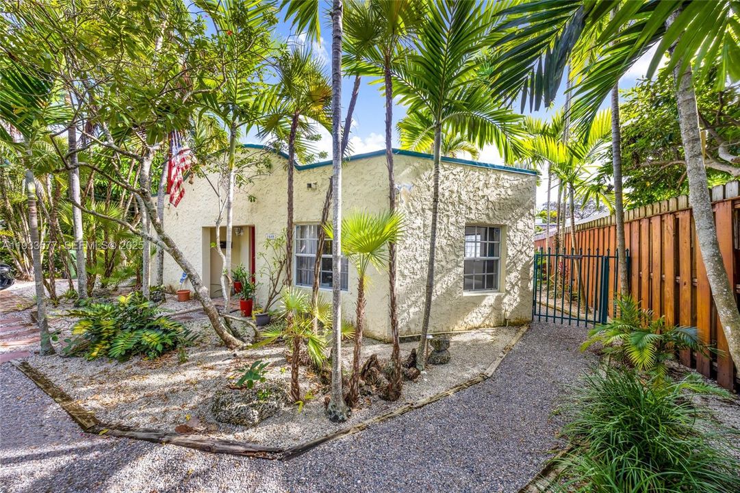 For Rent: $7,500 (3 beds, 3 baths, 1628 Square Feet)