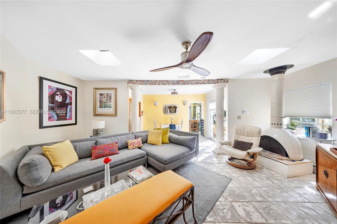 For Rent: $7,500 (3 beds, 3 baths, 1628 Square Feet)