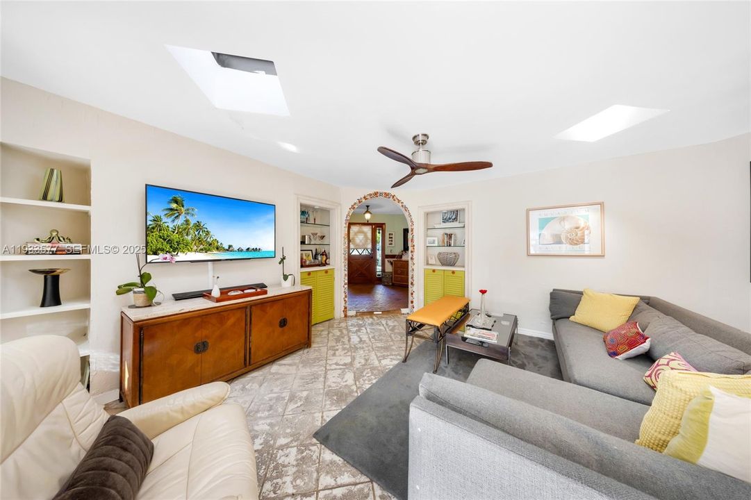 For Rent: $7,500 (3 beds, 3 baths, 1628 Square Feet)