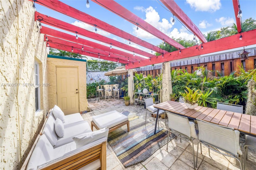 For Rent: $7,500 (3 beds, 3 baths, 1628 Square Feet)