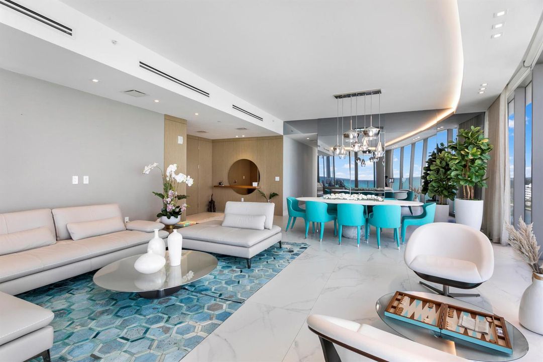 Ritz_701_52_MLS